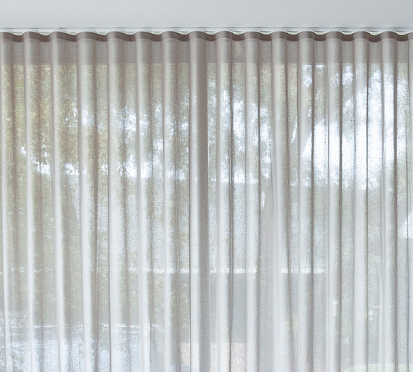 Отношение суммарной ширины штор 
к длине карниза составляет 1 к 1,5