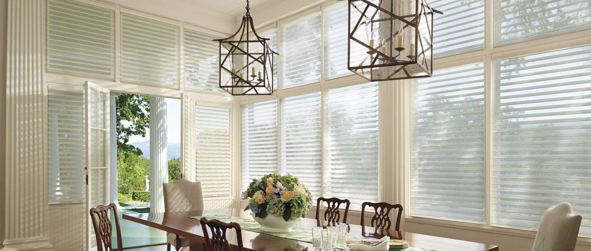 Рулонные шторы и жалюзи для стиля прованс: советы по оформлению окон