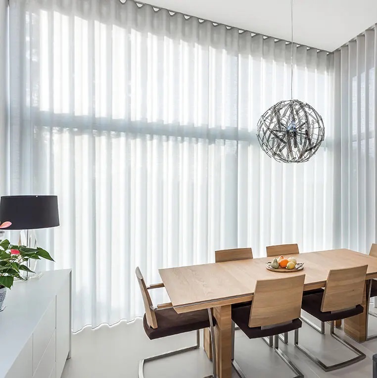 Полупрозрачные шторы для столовой