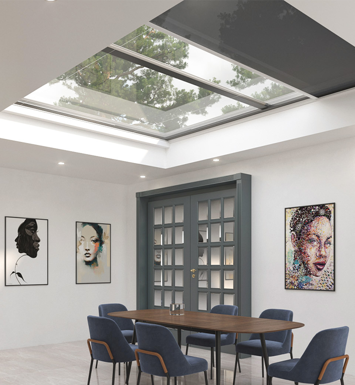 Кассетная модель рулонных штор для установки на потолки и скаты крыш зданий внутри помещений под любым углом наклона вплоть до горизонтального положения

Модель представляет собой конструкцию аналогичную системе ZIP с дополнительным коробом, в котором установлена труба с пружиной. Отсутствие провисания ткани достигается за счет ее постоянного натяжения при помощи двух стальных тросов, прикрепленных к нижней рейке
INFO: Не допускается прямое попадание любых осадков на изделие