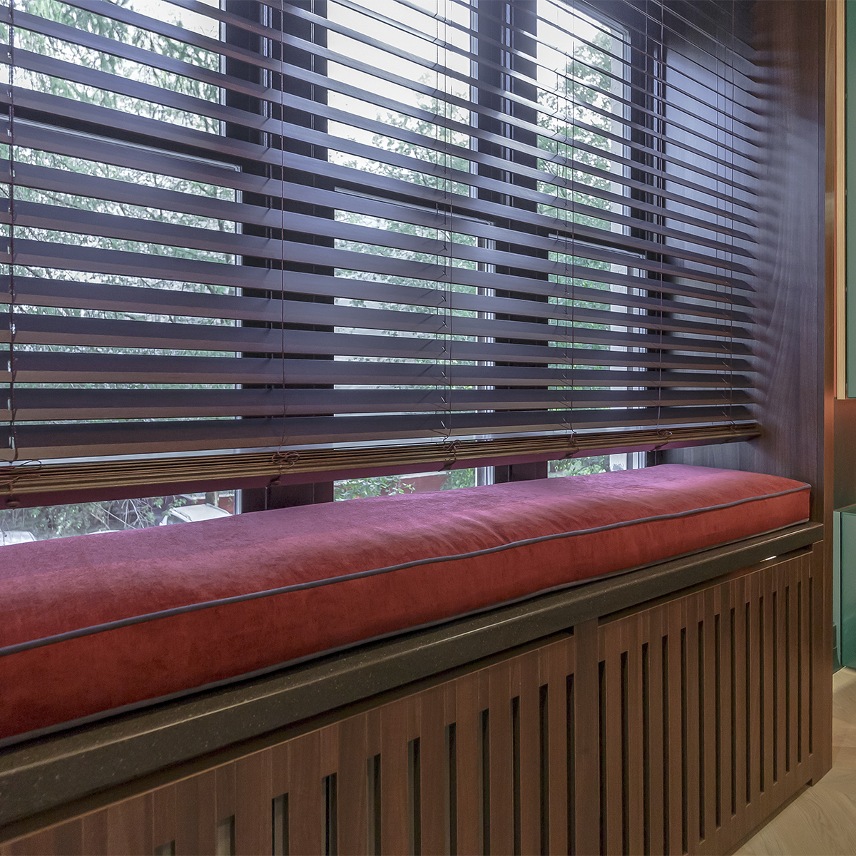 Горизонтальные деревянные жалюзи AMIGO