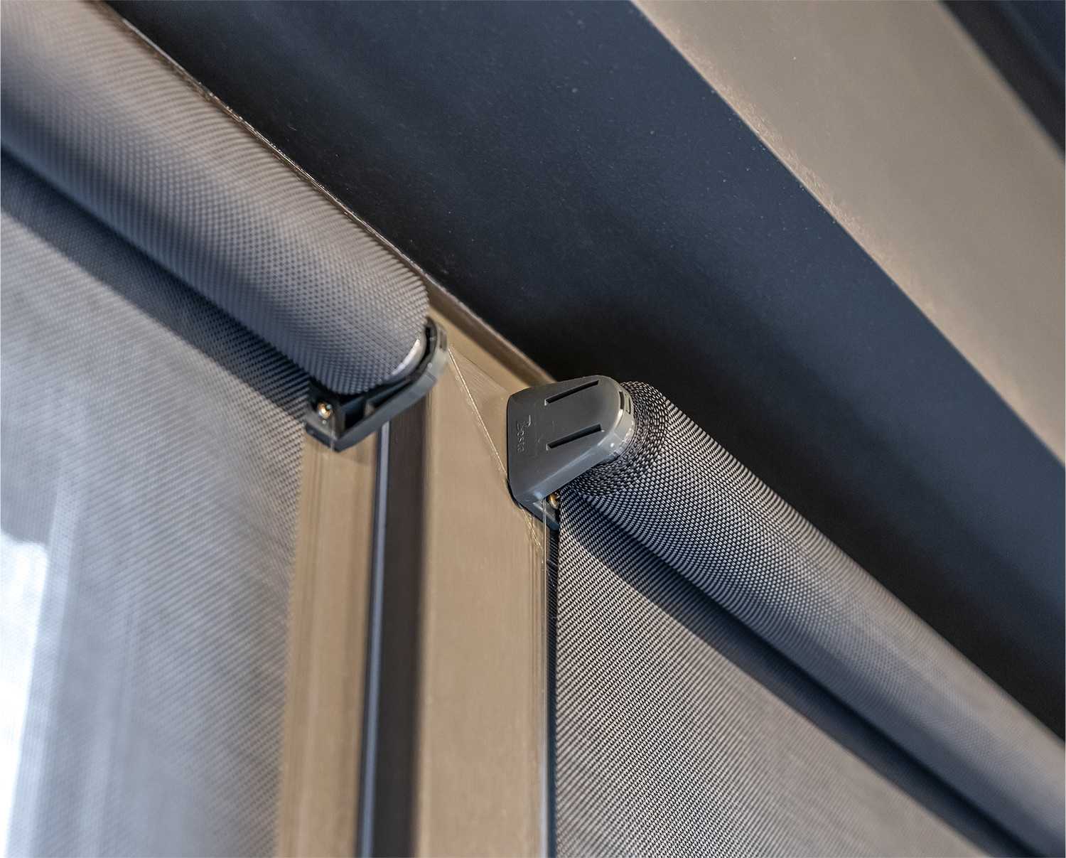 Как рулонные шторы крепятся к окну? Виды и способы креплений